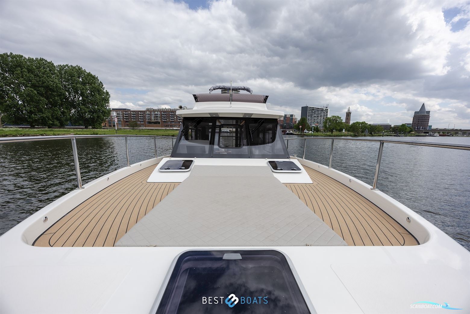 Cobra Yachts Futura 36 Premium Fly