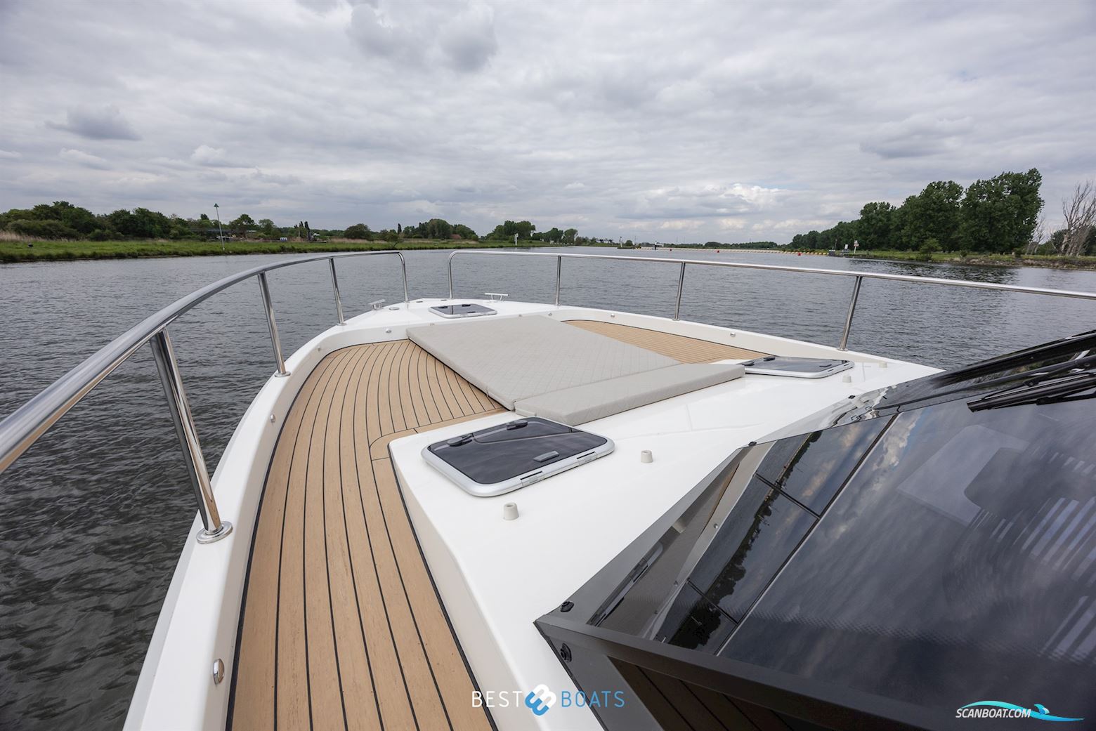 Cobra Yachts Futura 36 Premium Fly