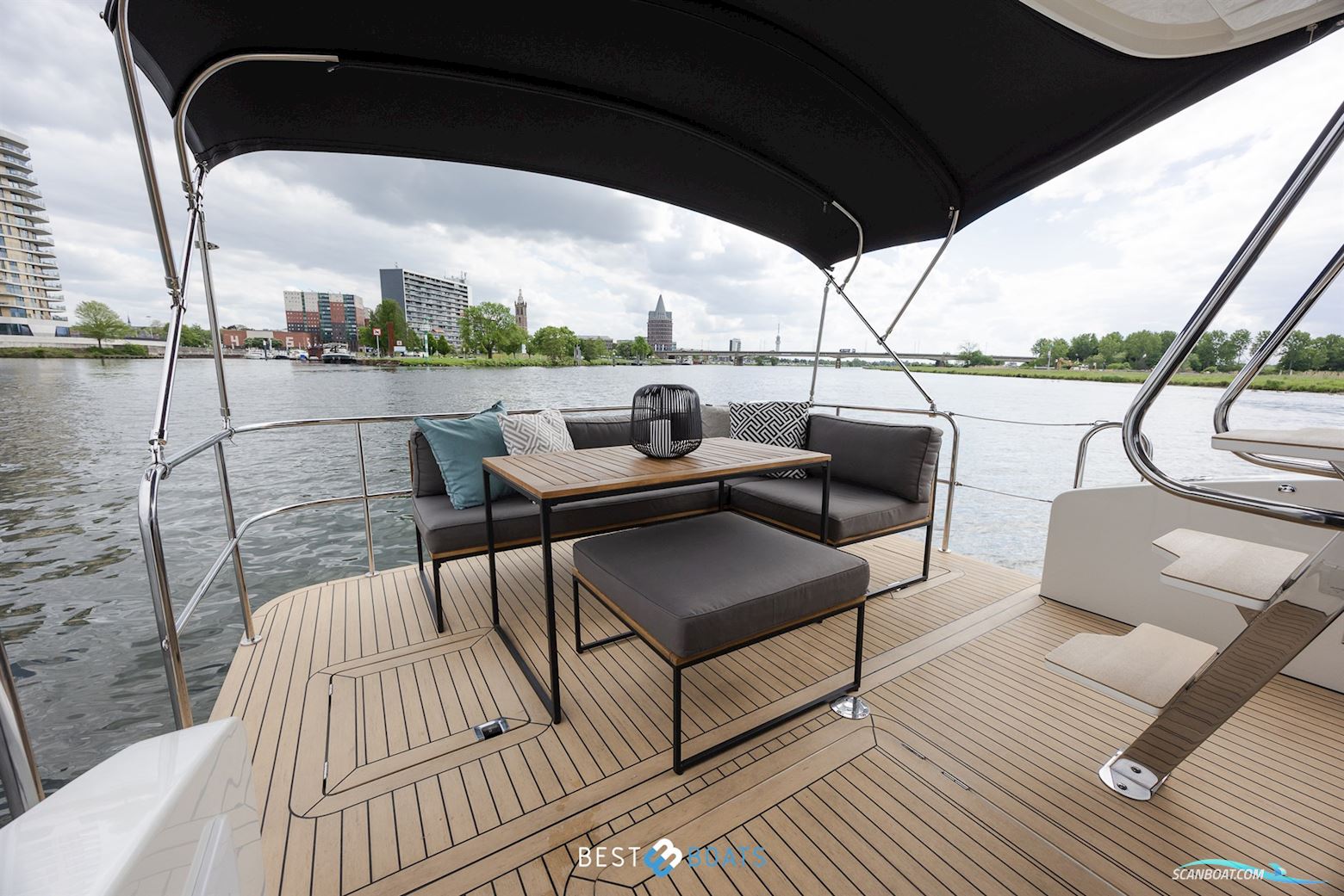 Cobra Yachts Futura 36 Premium Fly
