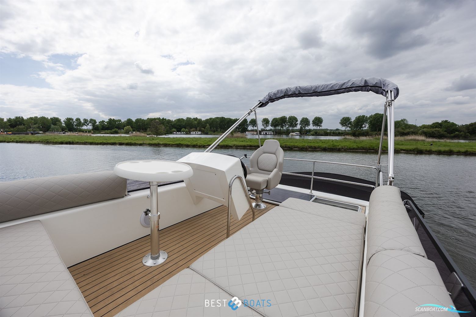Cobra Yachts Futura 36 Premium Fly