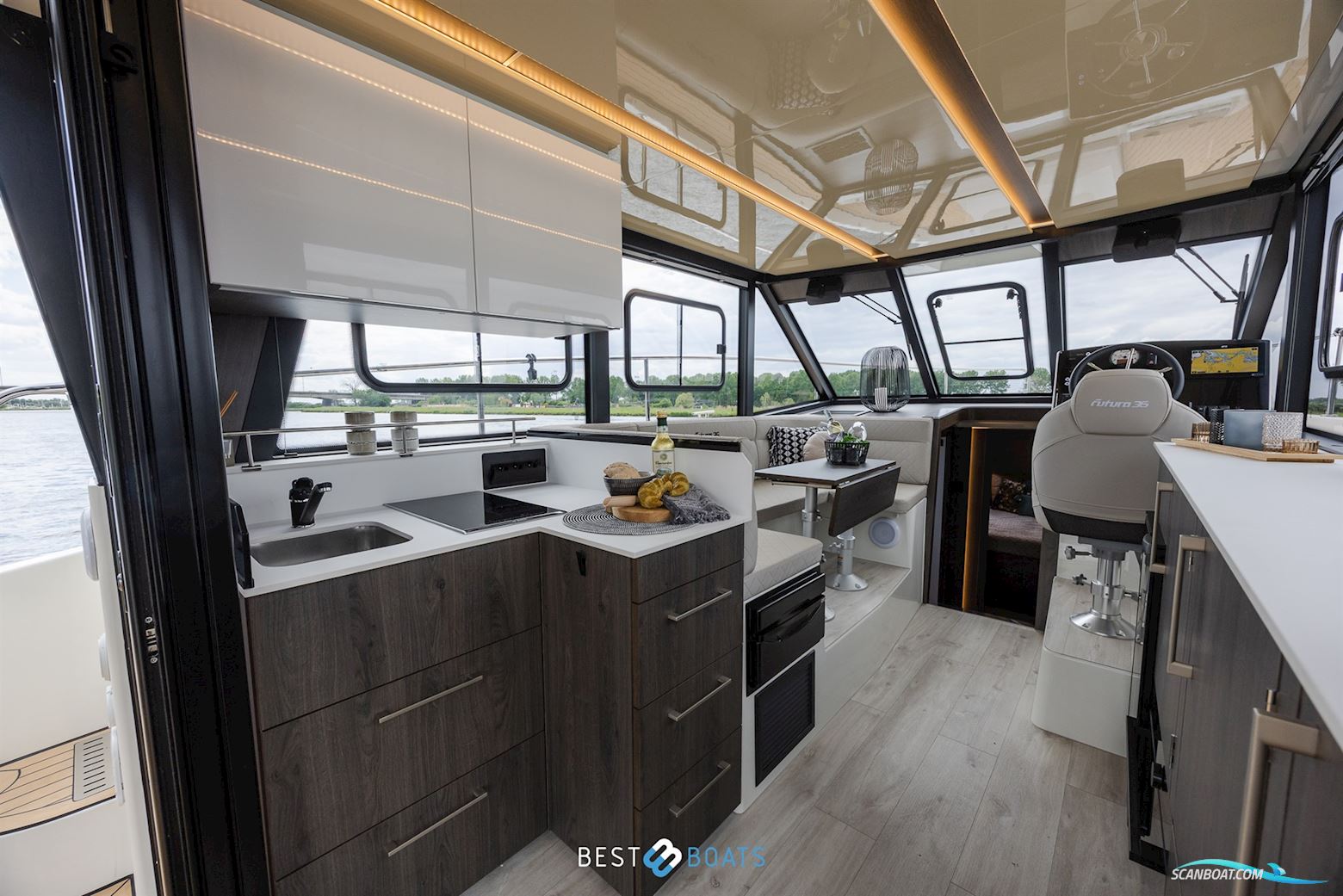 Cobra Yachts Futura 36 Premium Fly