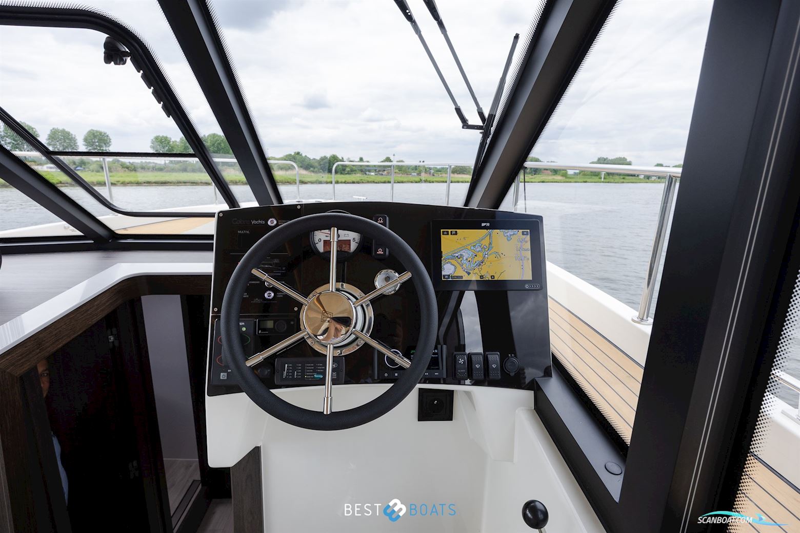 Cobra Yachts Futura 36 Premium Fly