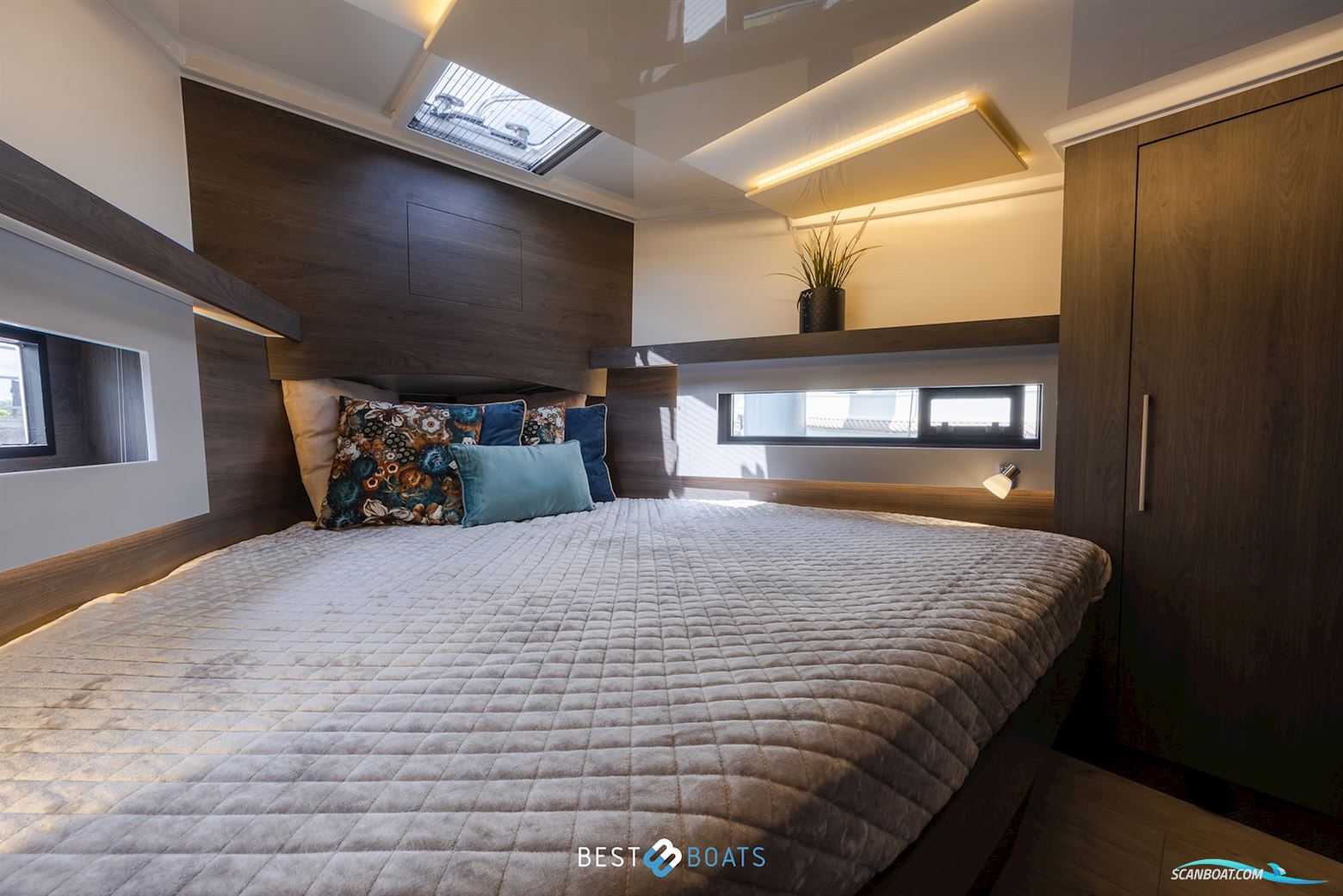 Cobra Yachts Futura 36 Premium Fly