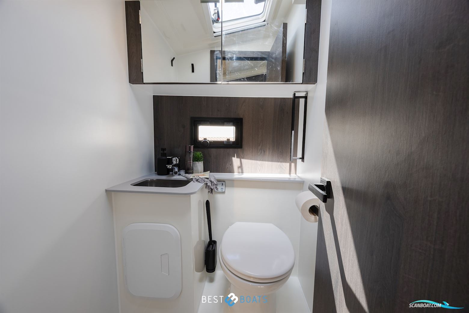 Cobra Yachts Futura 36 Premium Fly