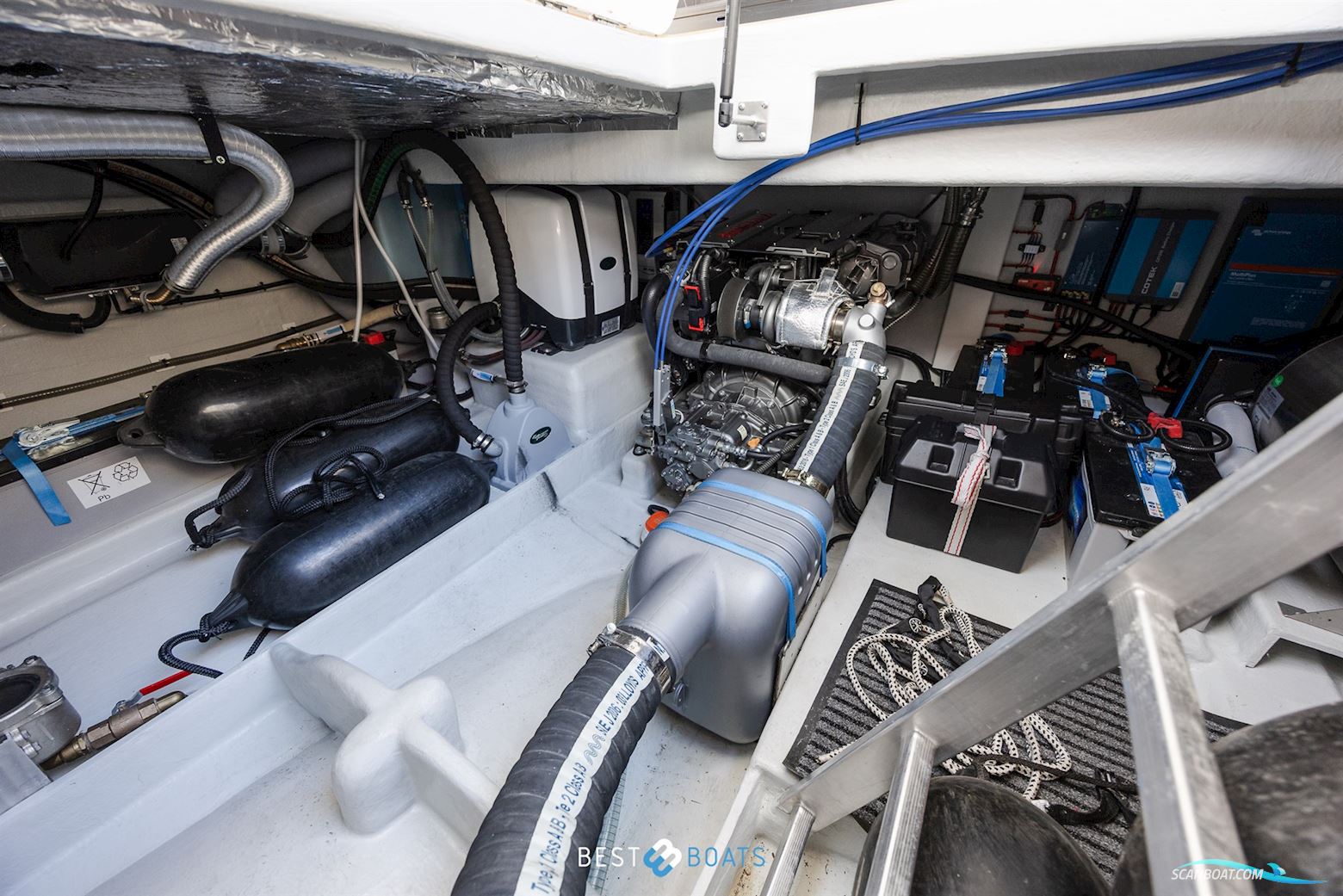 Cobra Yachts Futura 36 Premium Fly