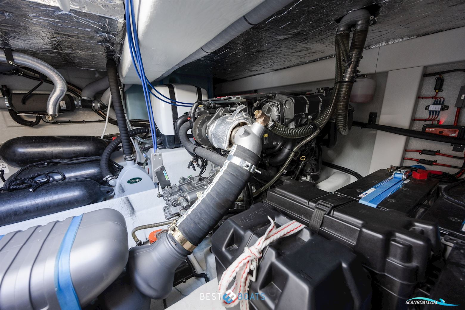 Cobra Yachts Futura 36 Premium Fly