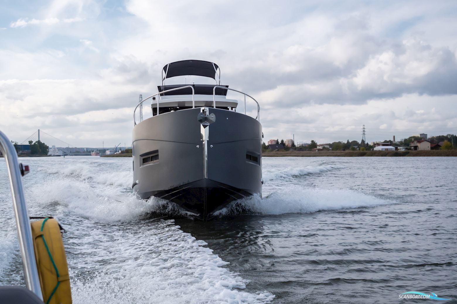 Cobra Yachts Futura 40 Grand Horizon