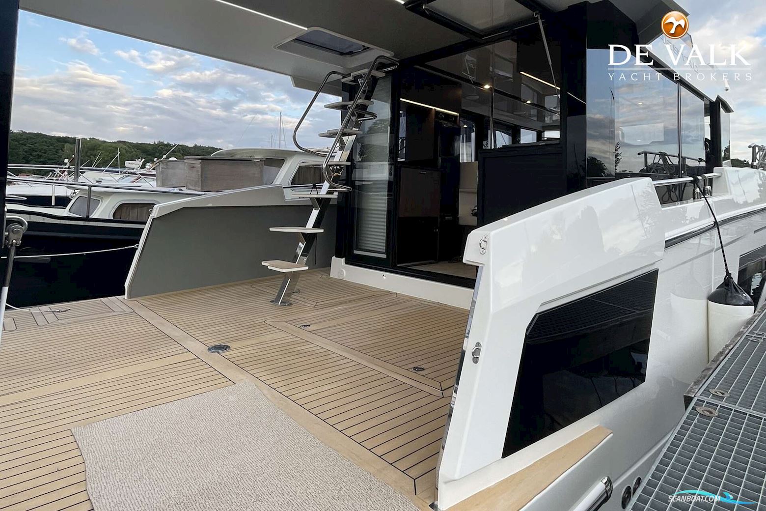 Cobra Yachts Maestro 42