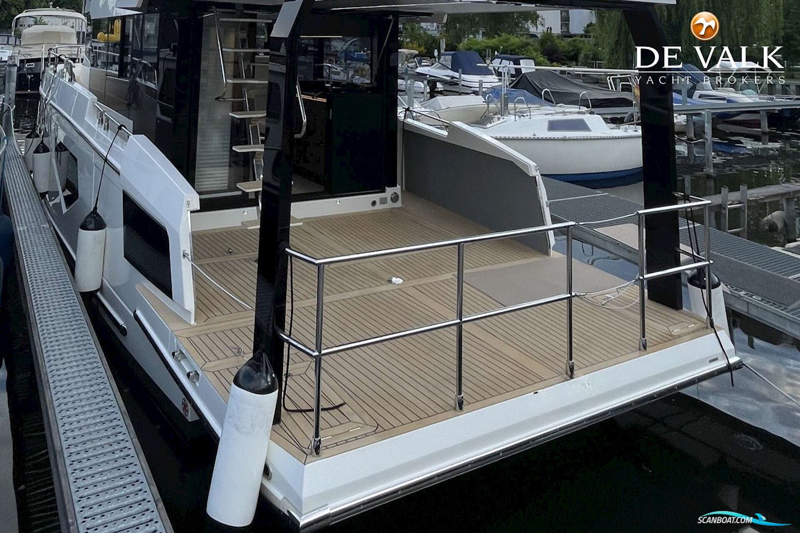 Cobra Yachts Maestro 42