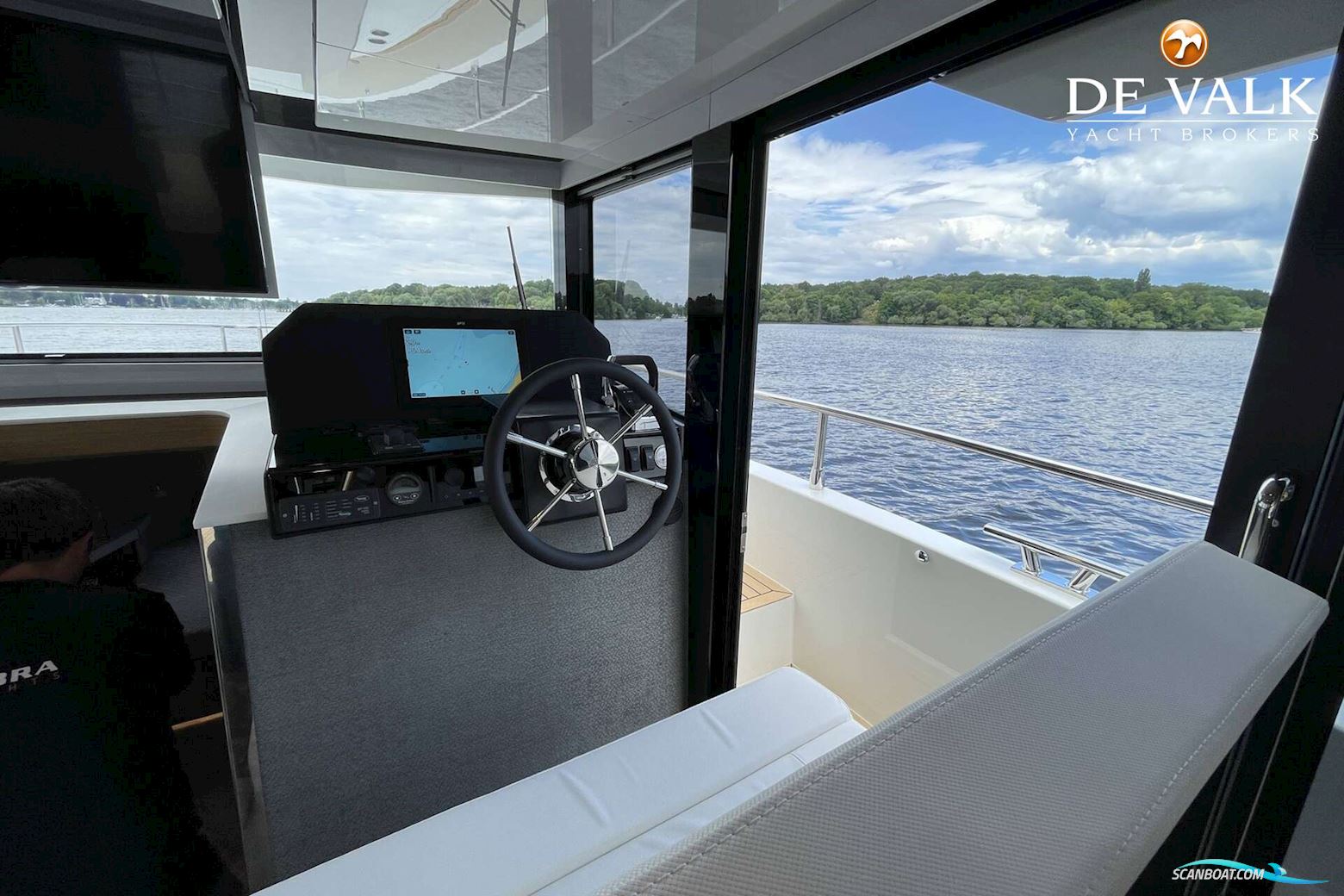 Cobra Yachts Maestro 42