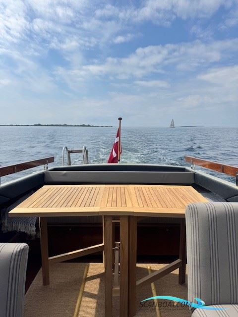 Coronet 24 Midi