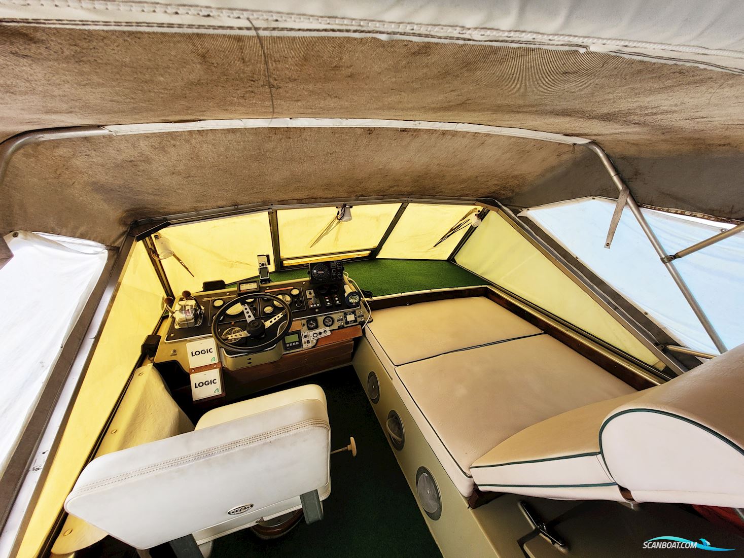 Coronet 32 Commander Wing