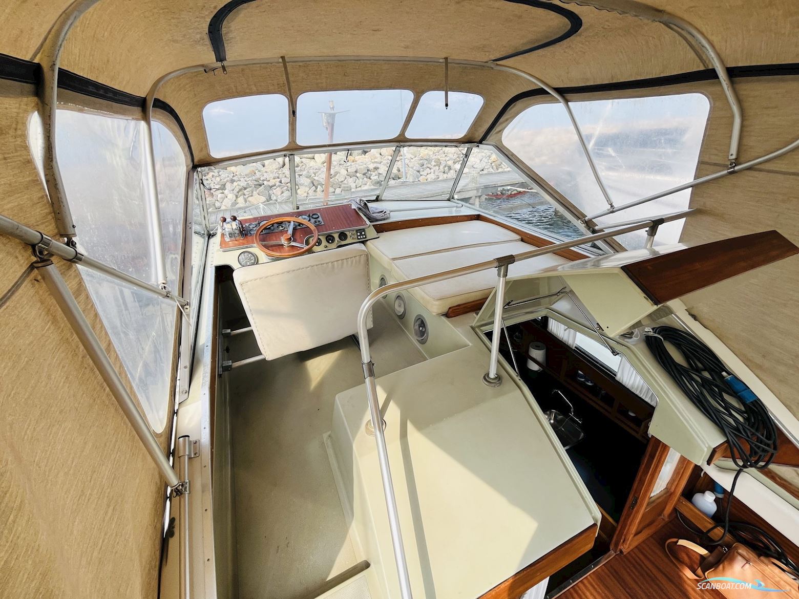 Coronet 32 Oceanfarer