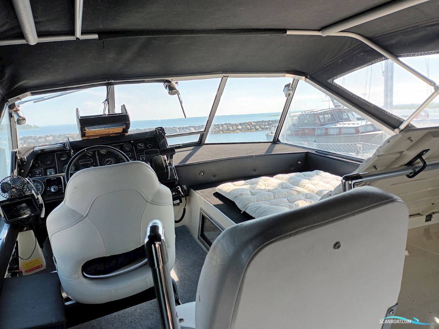 Coronet 32 Oceanfarer Wing