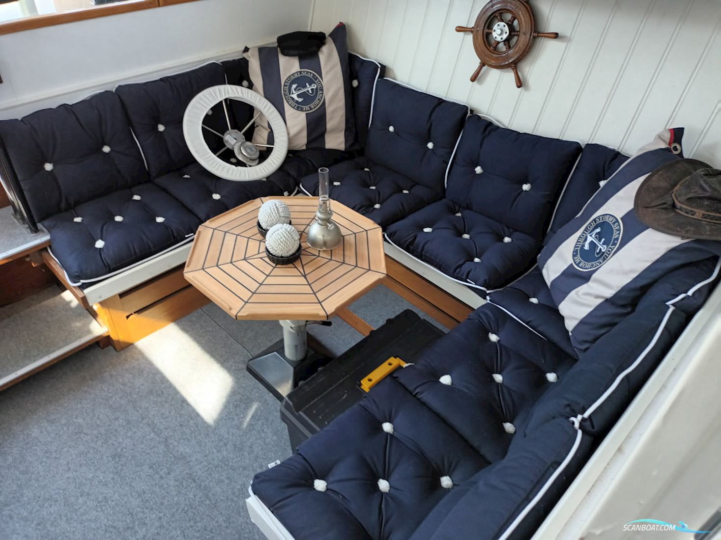 Coronet 32 Oceanfarer Wing