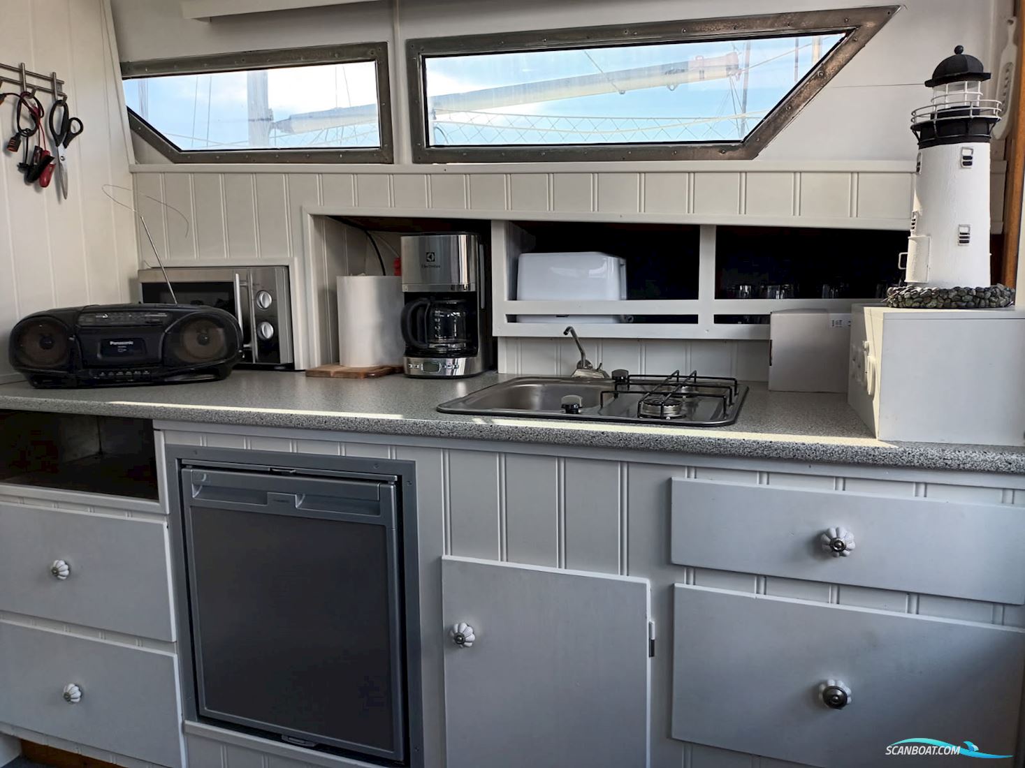 Coronet 32 Oceanfarer Wing