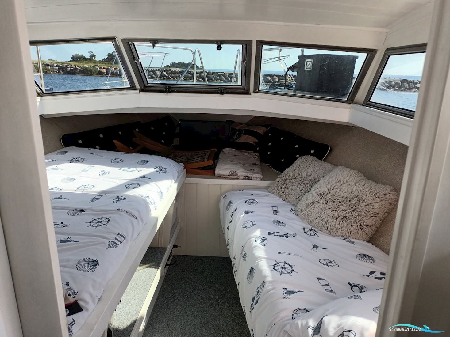 Coronet 32 Oceanfarer Wing