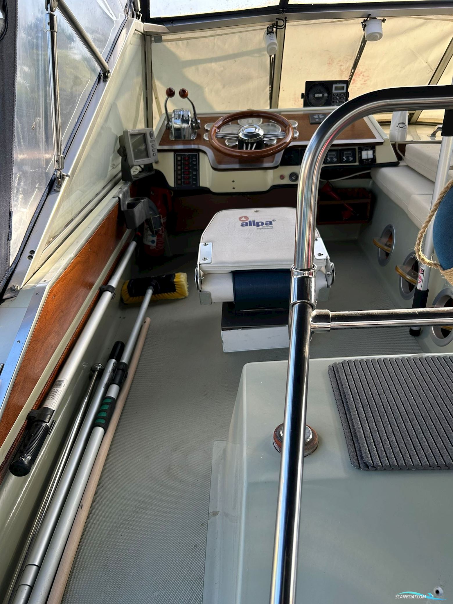 Coronet Commander 32