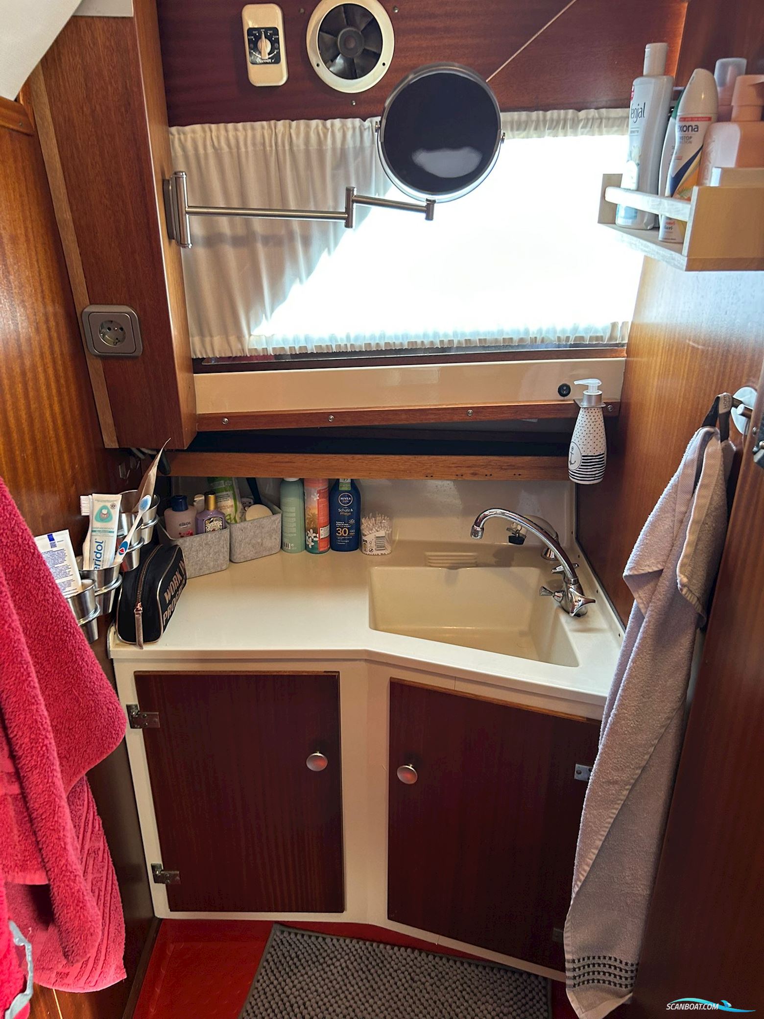 Coronet Commander 32