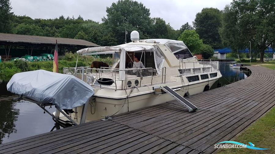 Coronet Commander 38`