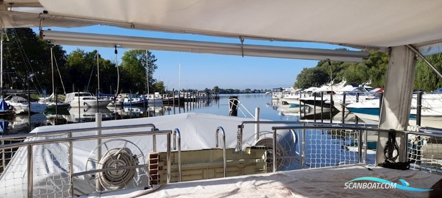 Coronet Commander 38`