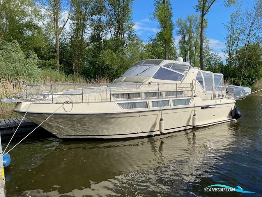 Coronet Commander 38`