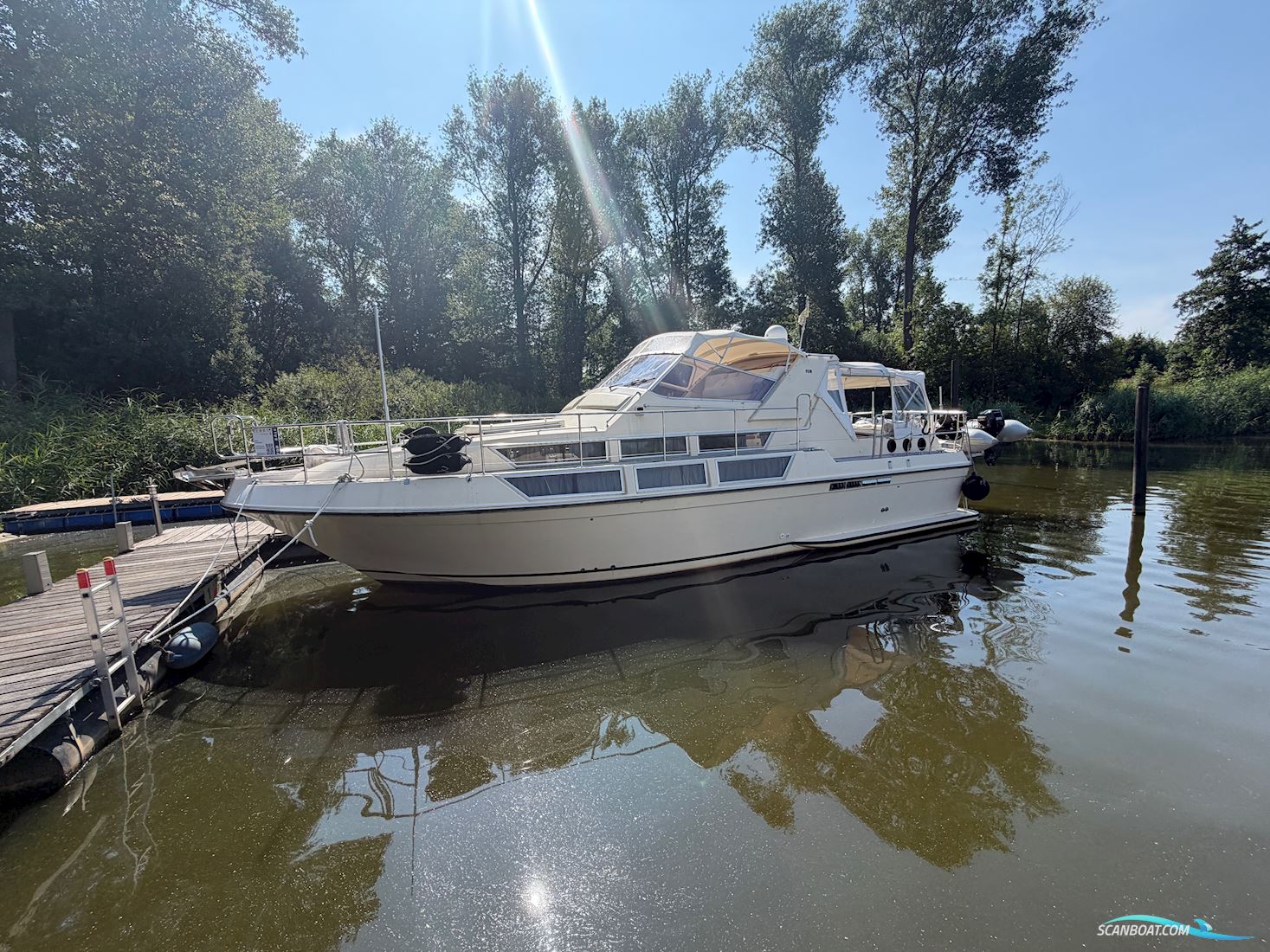 Coronet Commander 38`
