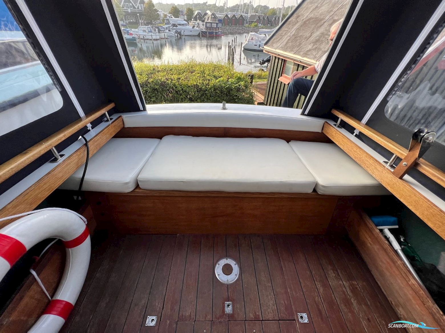 Coronet De Luxe 24 Cabin