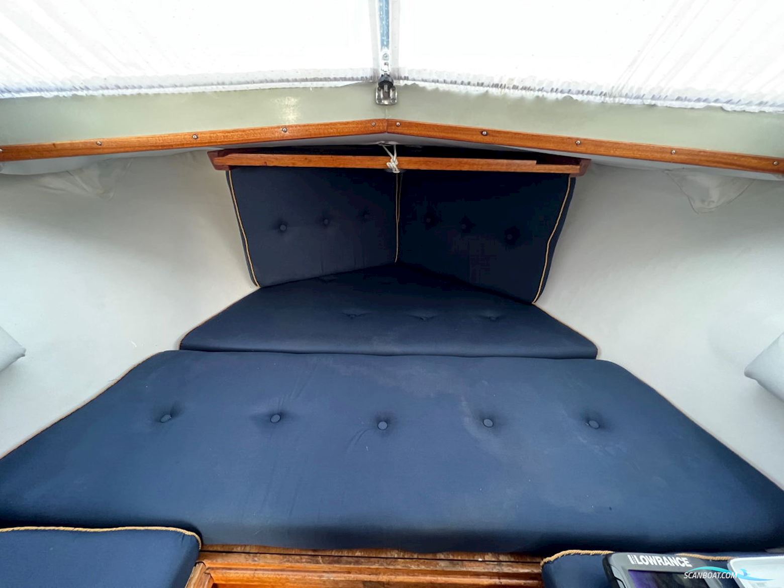 Coronet De Luxe 24 Cabin