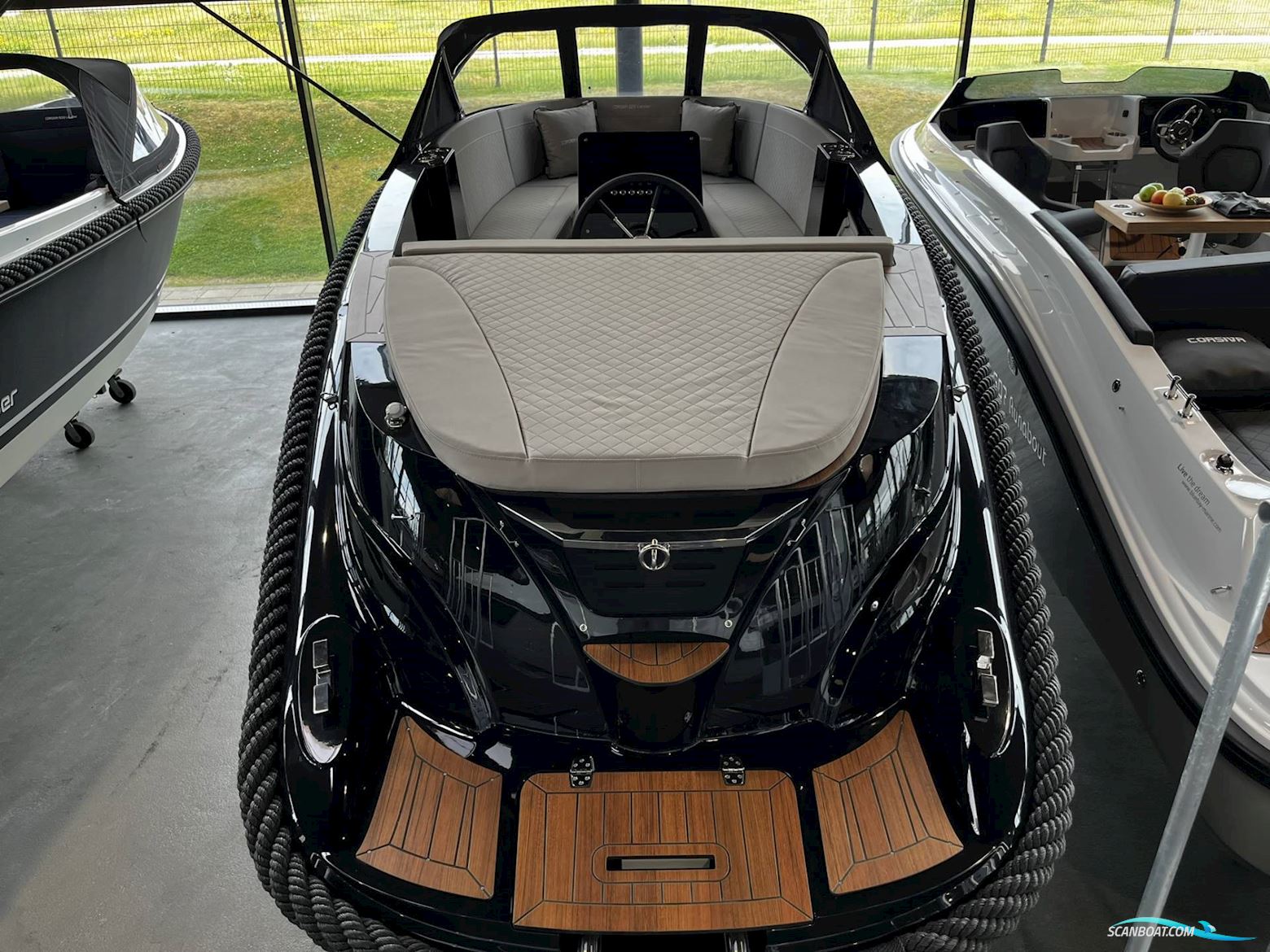 Corsiva 625 Tender 25 HK Yamaha/Udstyr