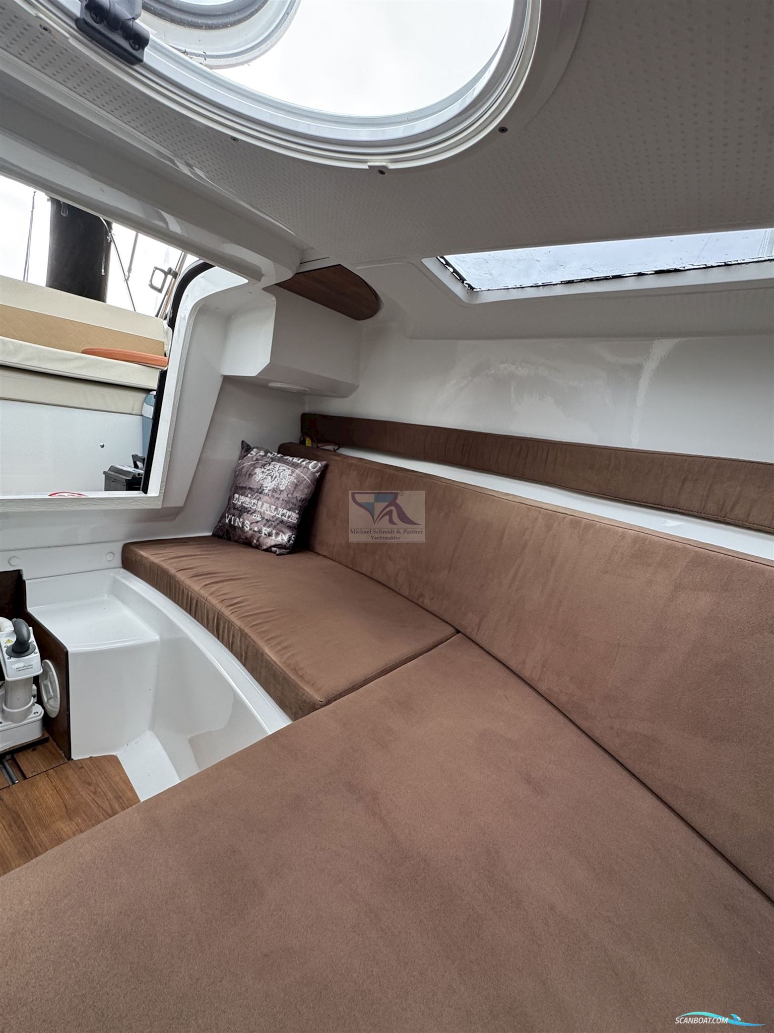 Corsiva Yachting Coaster 600 DC