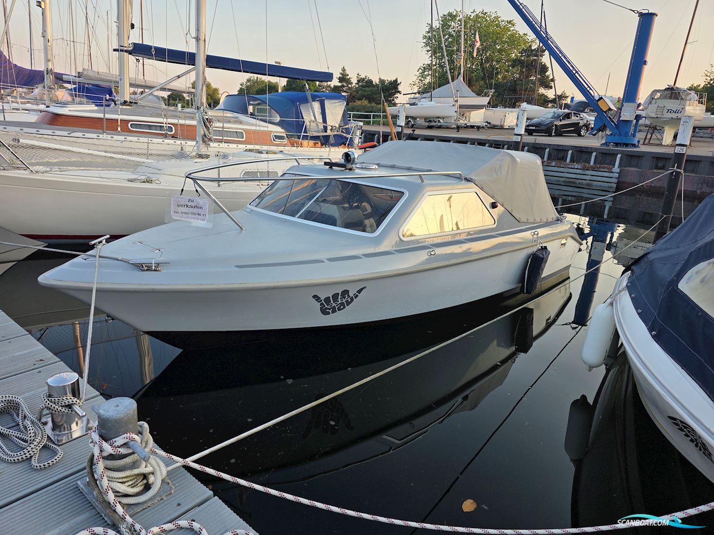 Crescent 590 Crown
