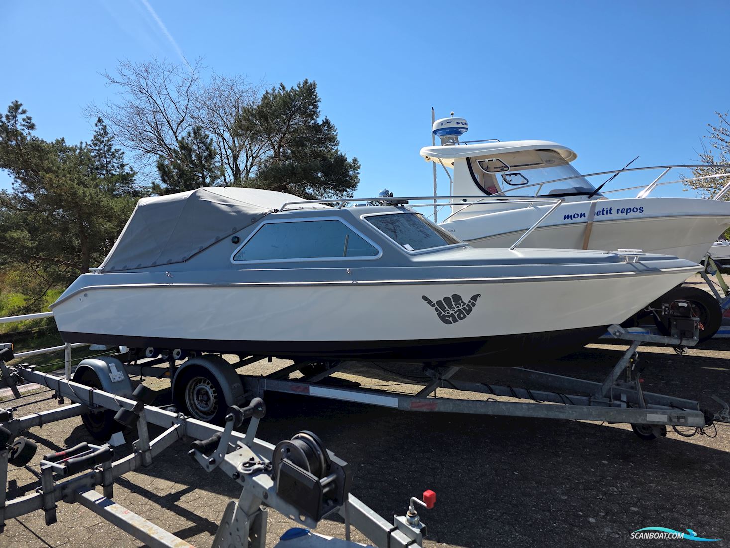 Crescent 590 Crown