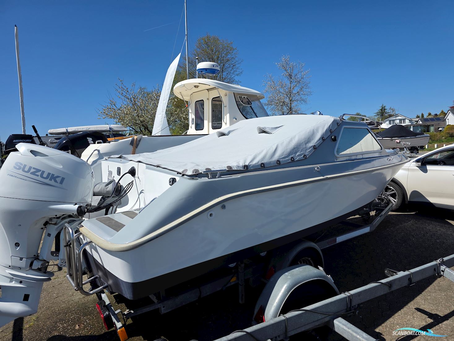 Crescent 590 Crown