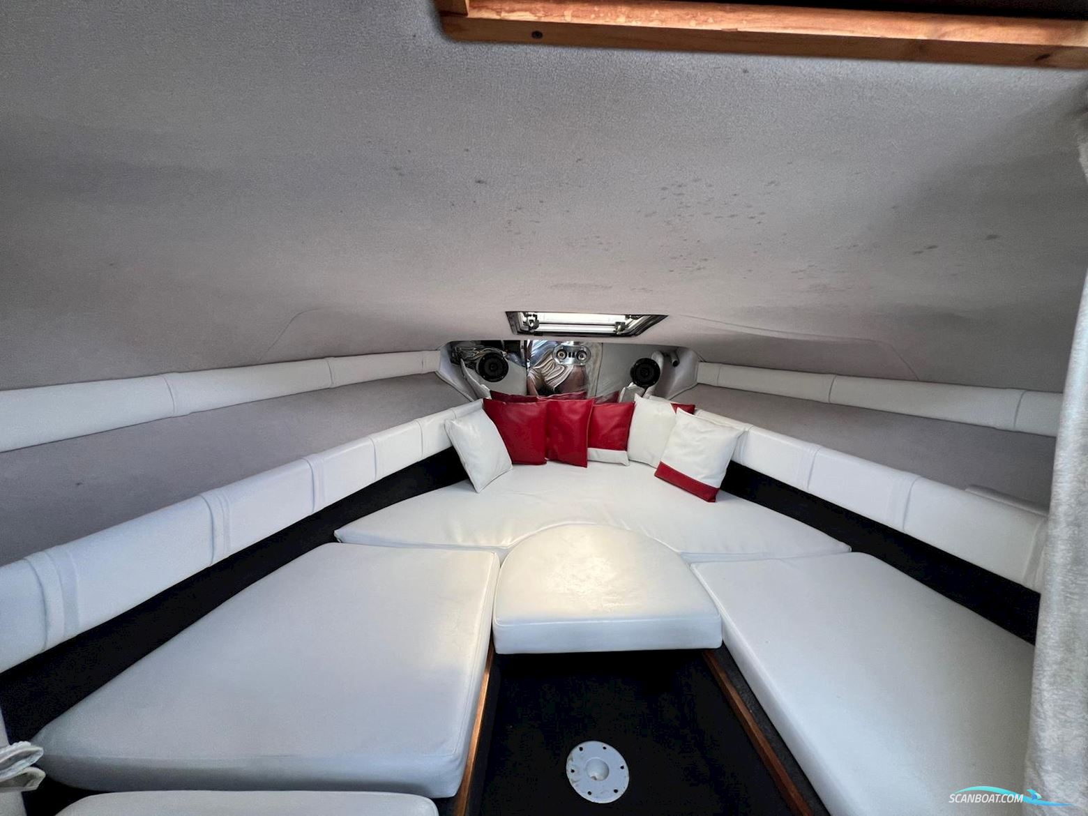 Crownline 210 Cabin
