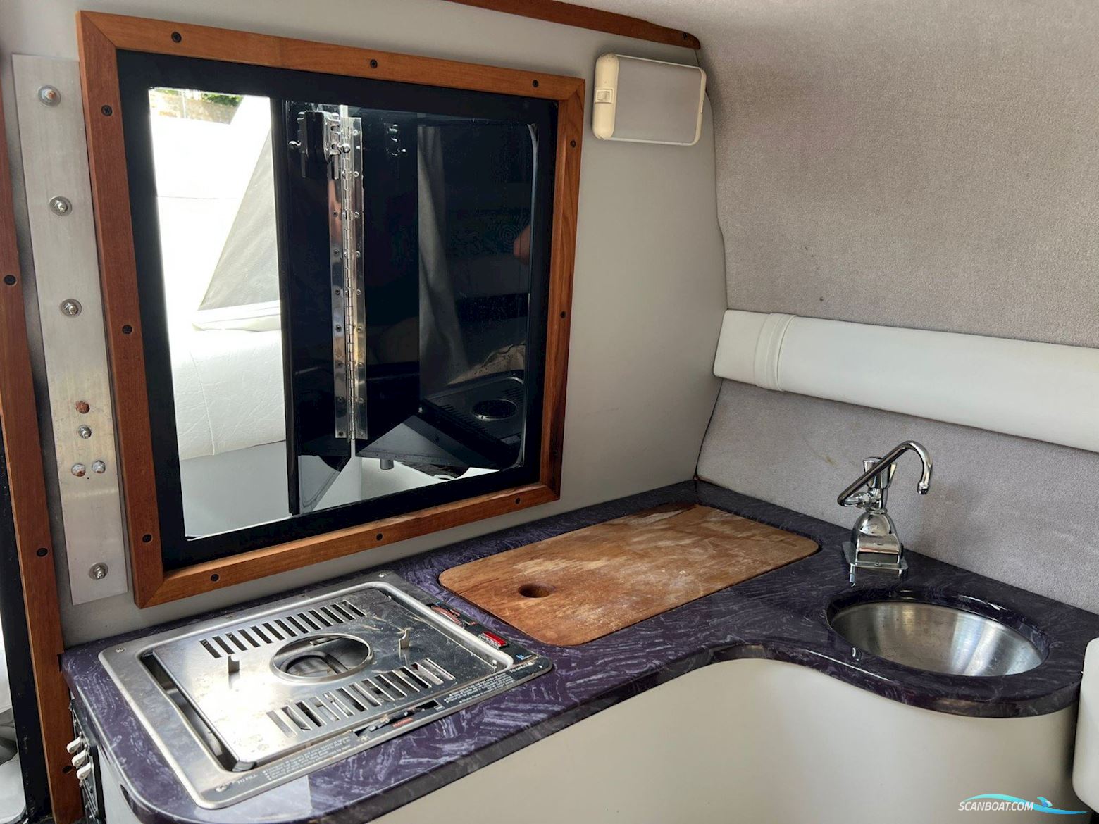 Crownline 210 Cabin