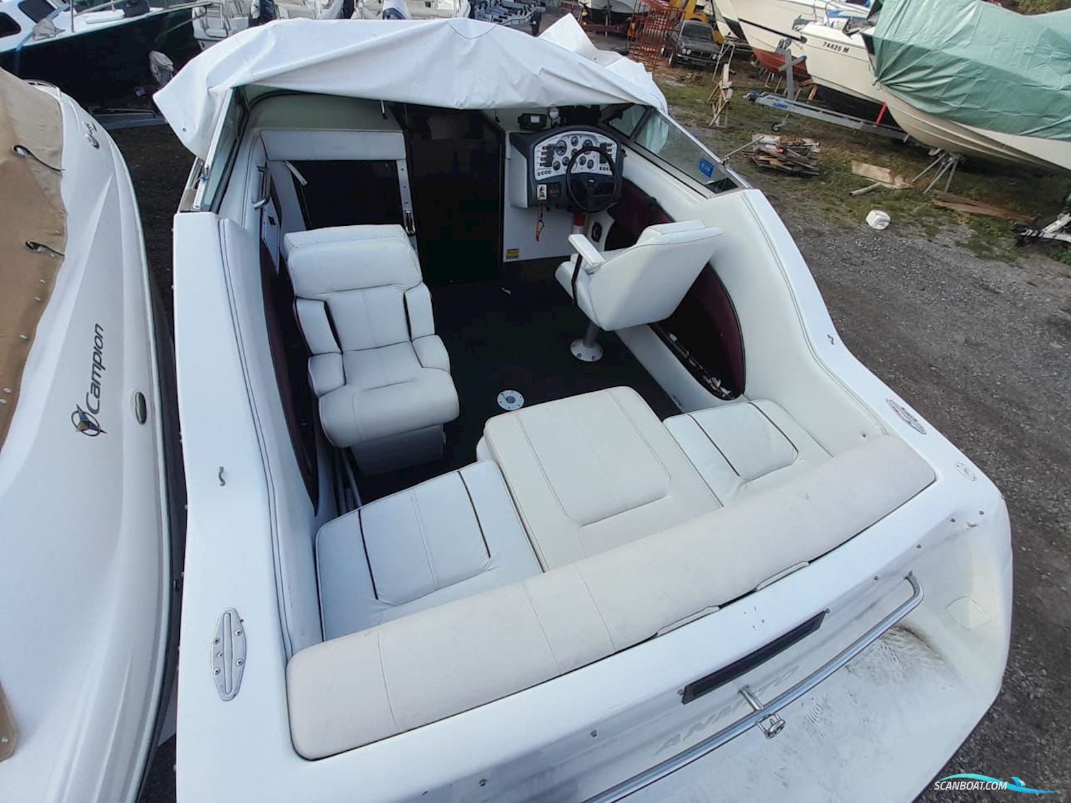 Crownline 210 Cabin