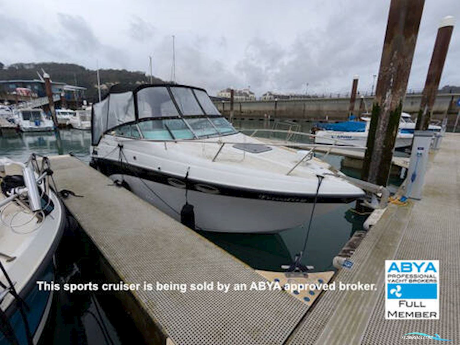 Crownline 242 Motorboot 2000, mit Mercruiser motor, England