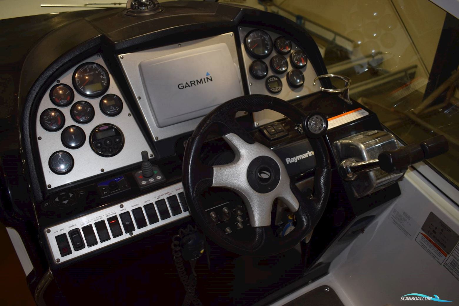 Cruiser Yachts 300 Express - Twin Volvo Penta D3/Udstyr - Diesel