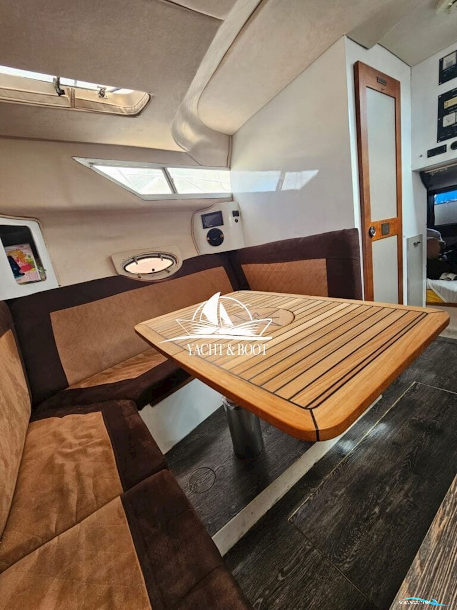 Cruiser Yachts 3270 Esprit