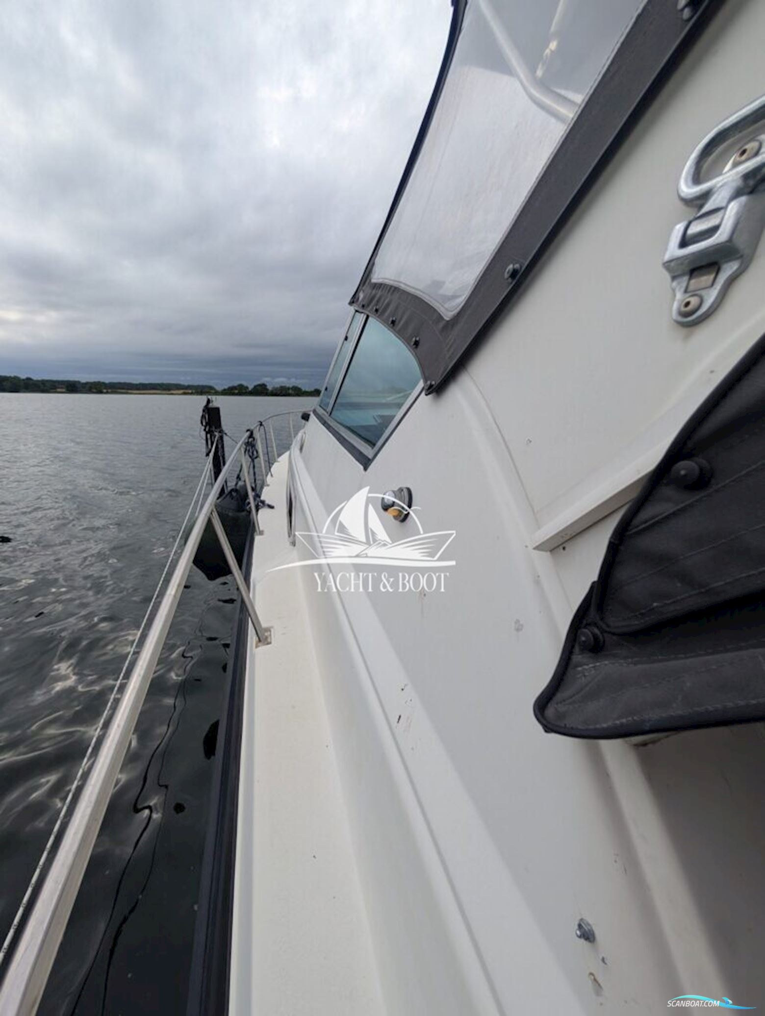 Cruiser Yachts 3270 Esprit