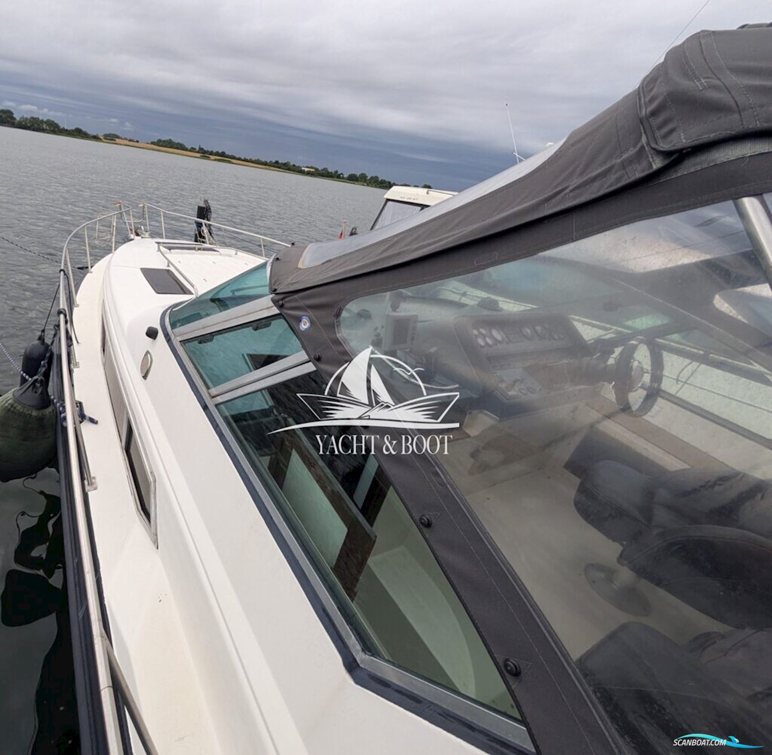 Cruiser Yachts 3270 Esprit