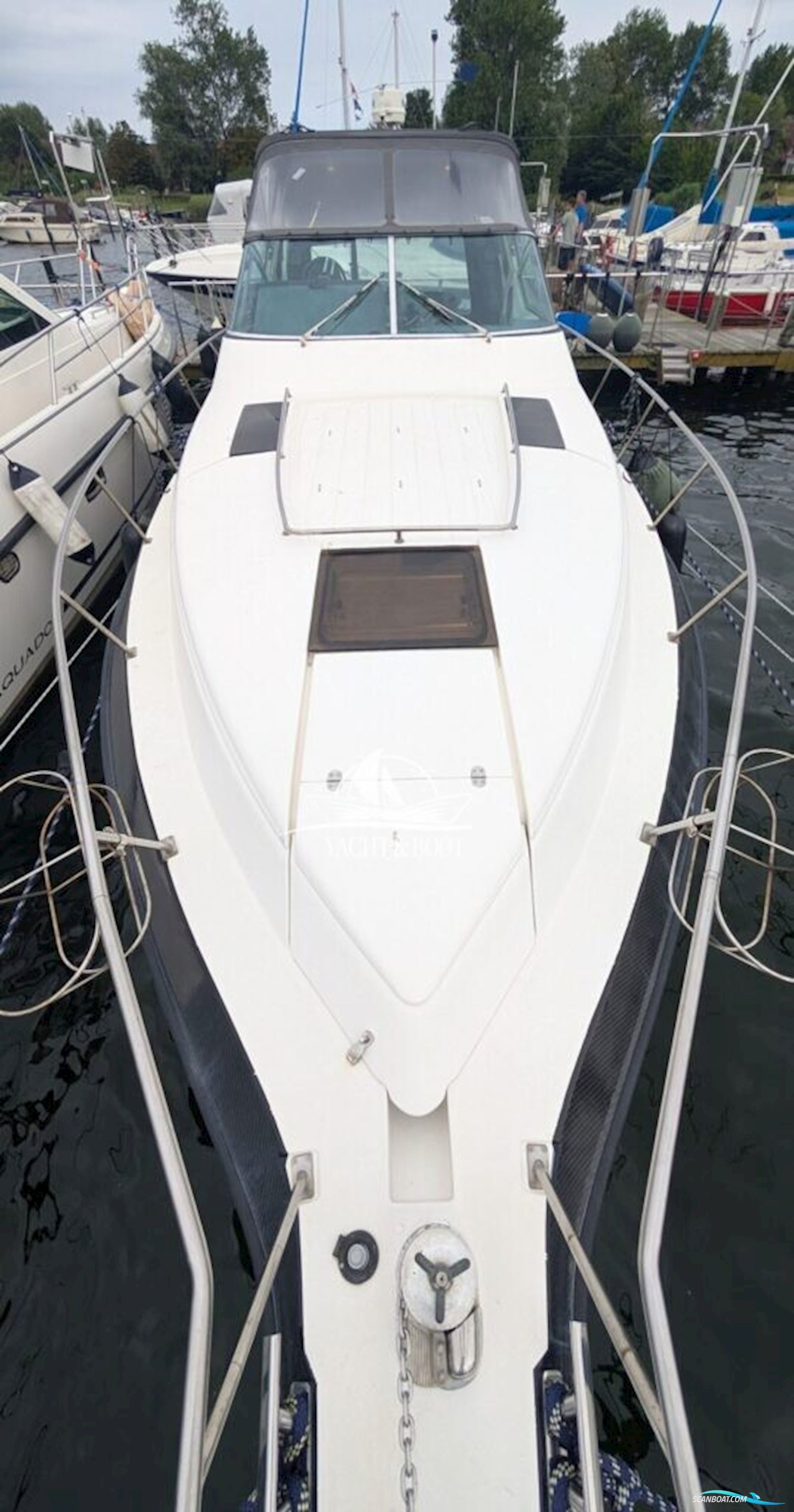 Cruiser Yachts 3270 Esprit