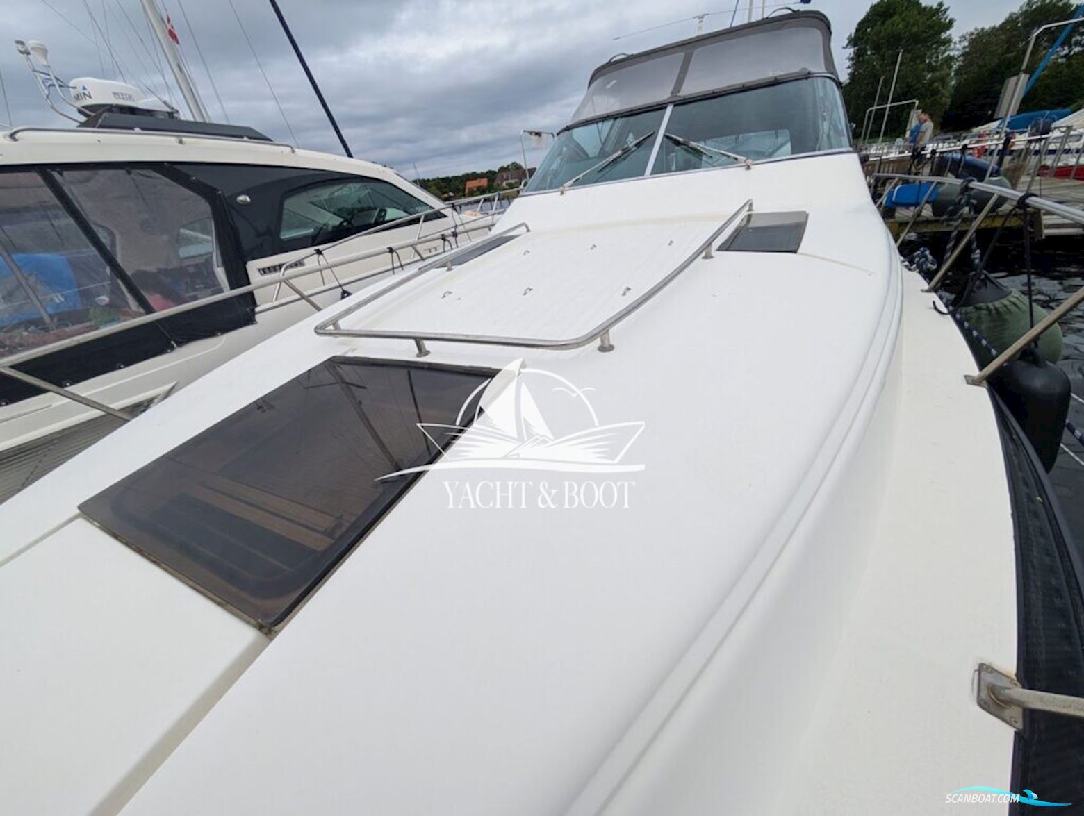 Cruiser Yachts 3270 Esprit