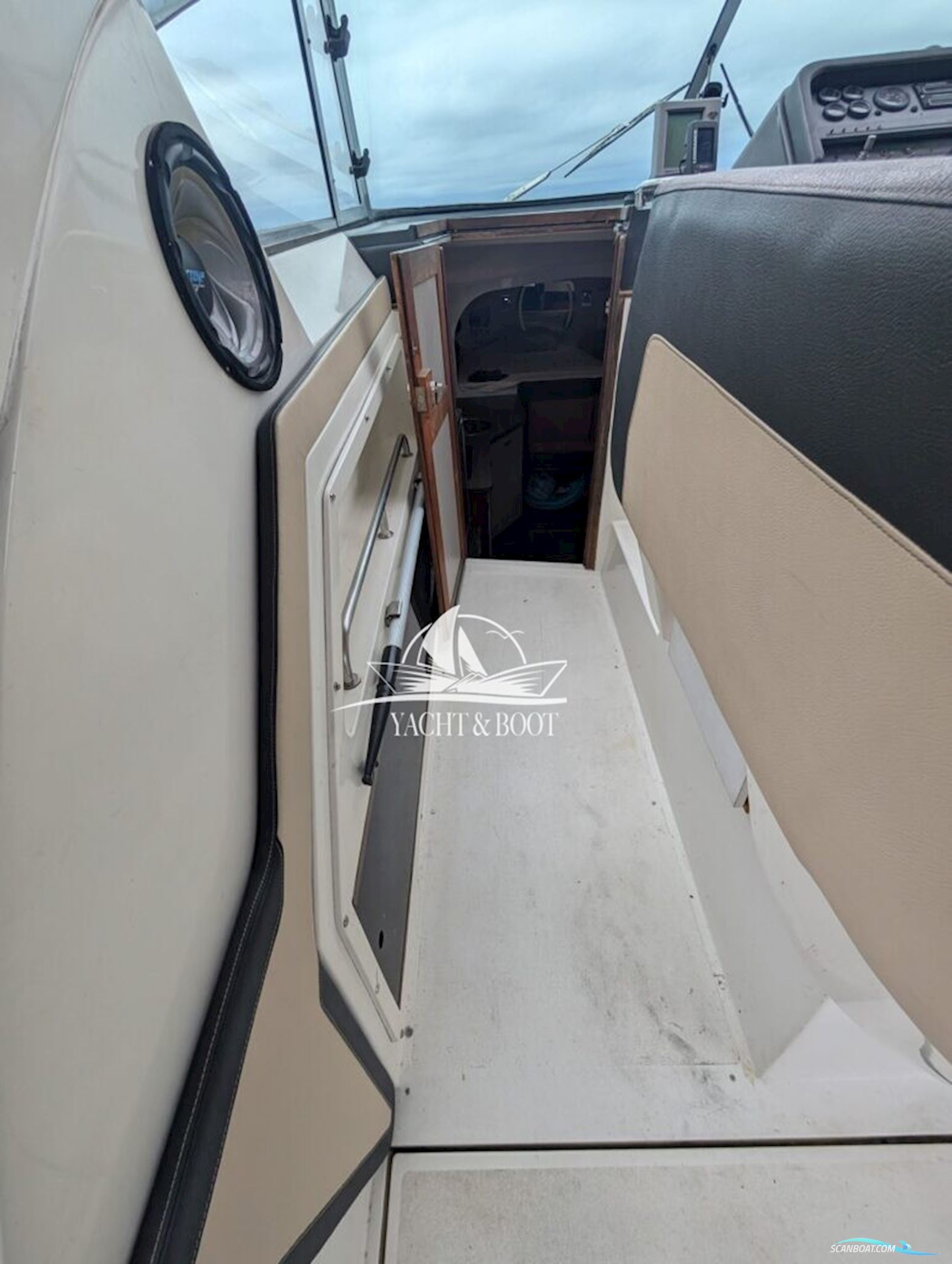 Cruiser Yachts 3270 Esprit