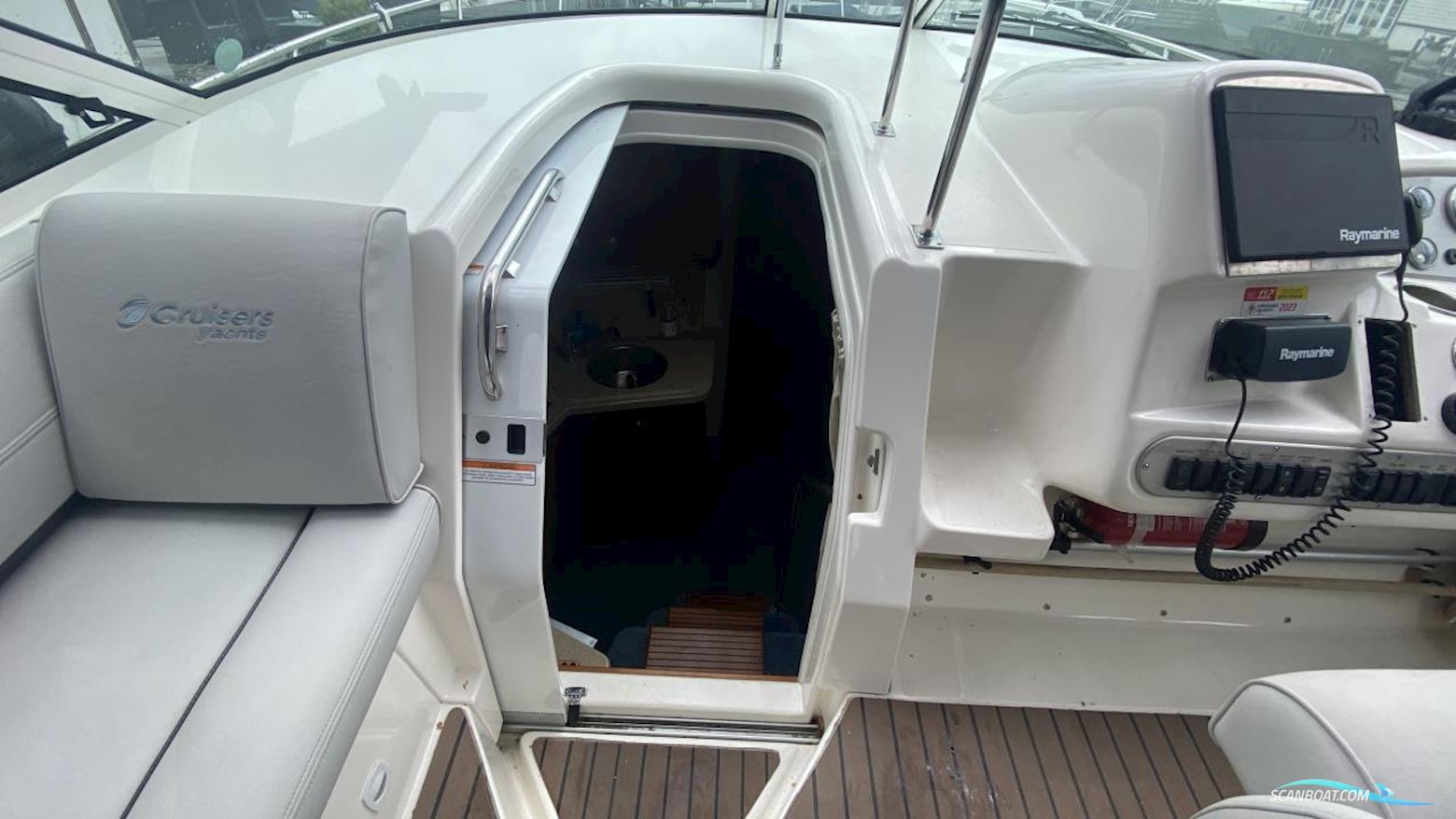 Cruisers Yacht 340 Express