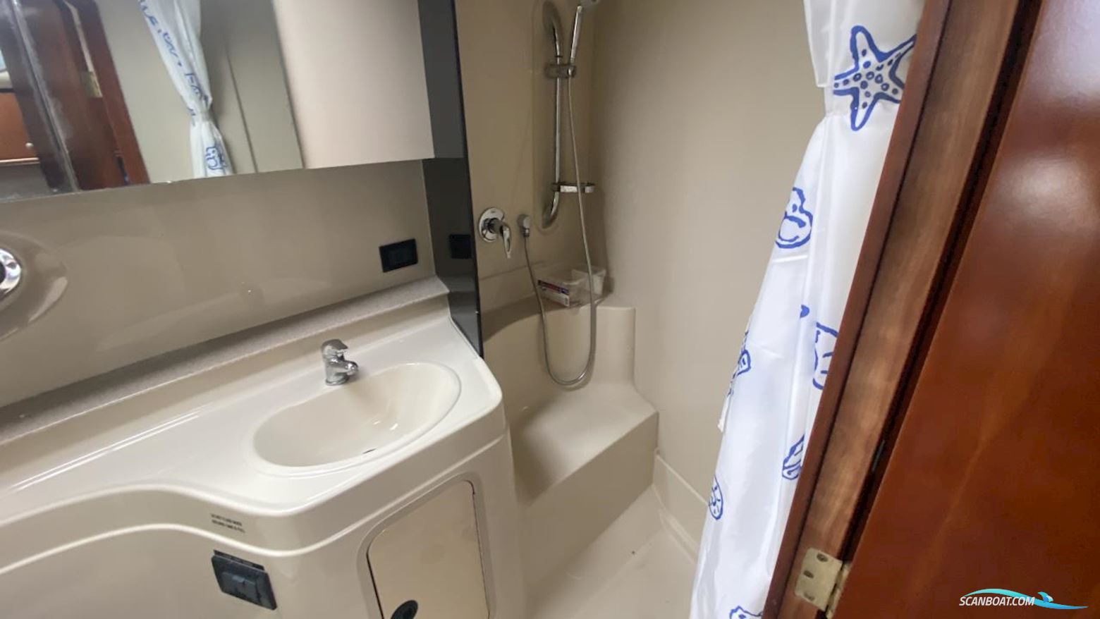 Cruisers Yacht 340 Express