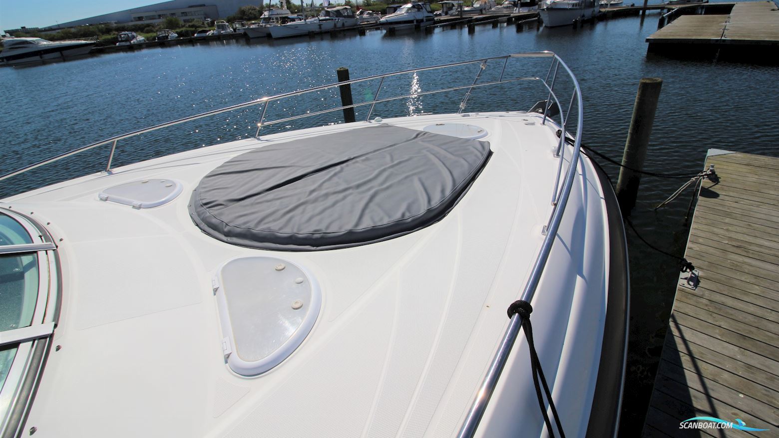 Cruisers Yachts 330 Express
