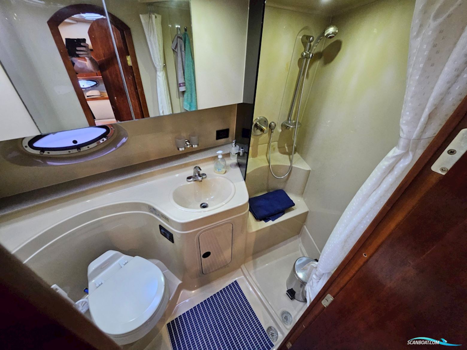 Cruisers Yachts 340 Express