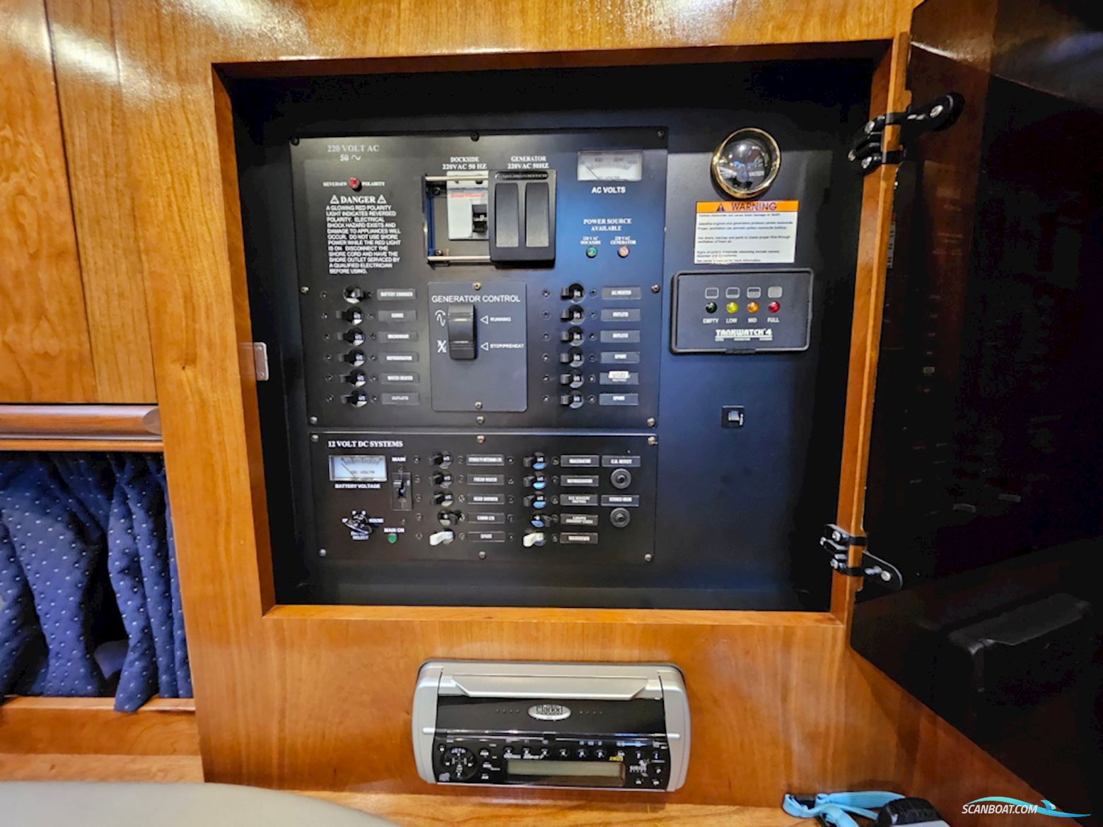 Cruisers Yachts 340 Express